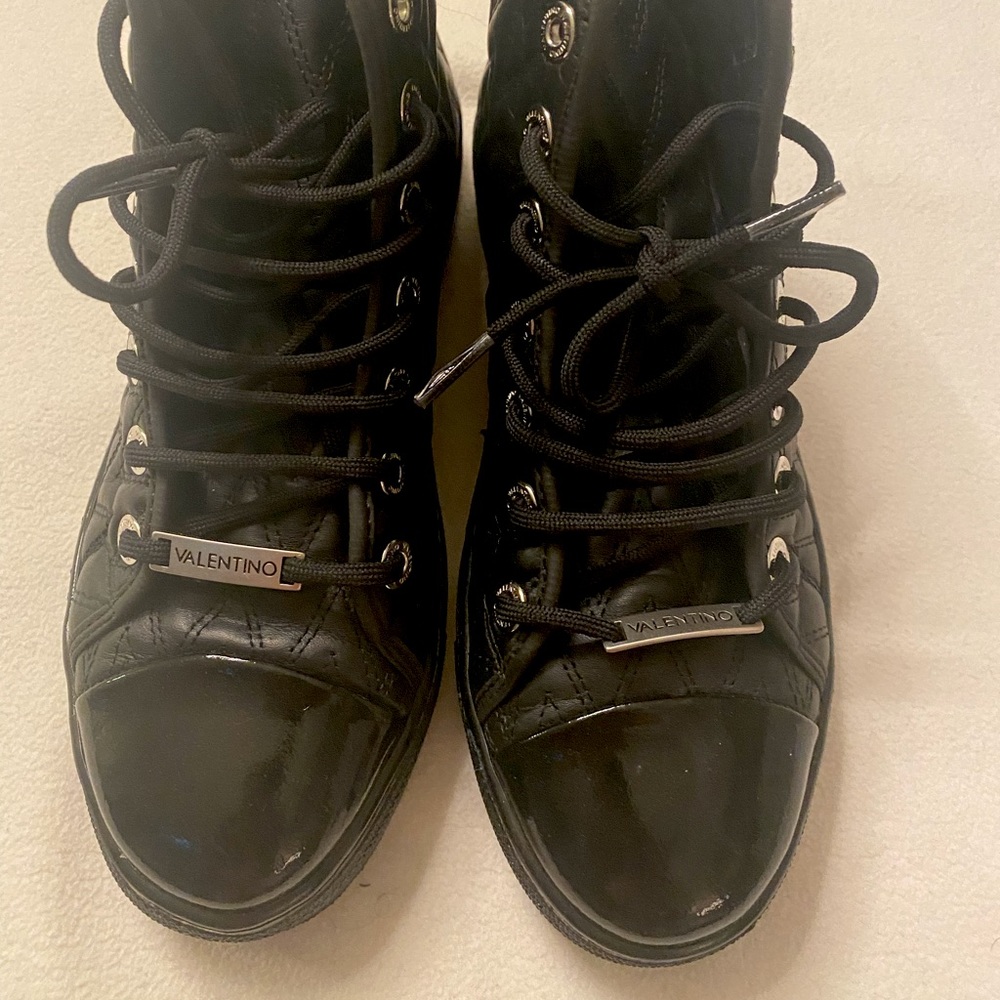Valentino black shoes only wore once